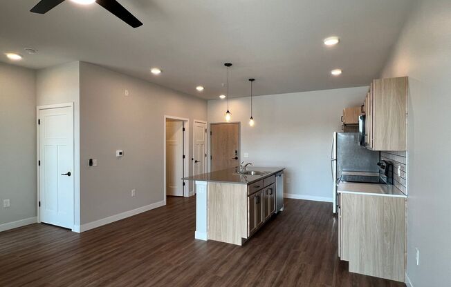 1 bed, 1 bath, 725 sqft, $1,675, Unit WR 305-229