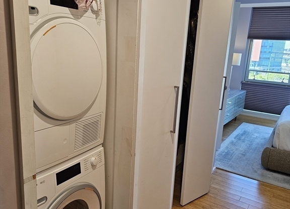 1 bed, 1 bath, 747 sqft, $3,450, Unit 707T