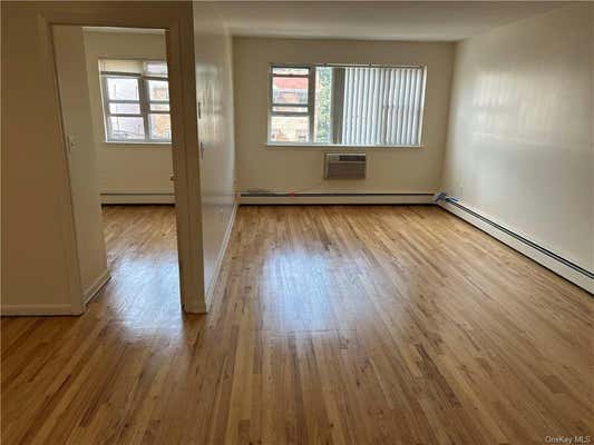 3 beds, 1 bath, 1,000 sqft, $3,000