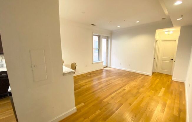 1 bed, 1 bath, $2,300