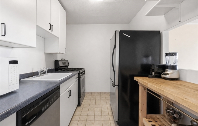 1 bed, 1 bath, 833 sqft, $3,100, Unit 21B