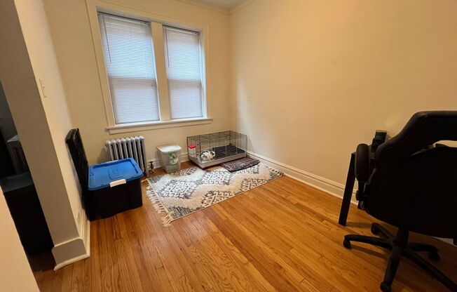 Lovely Renovated 1 BR In North Center