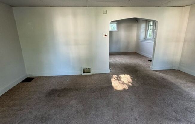 3 beds, 1 bath, $895