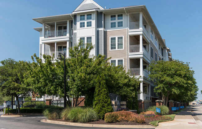 River House Apartments: Spacious Apartment Homes in Norfolk, VA