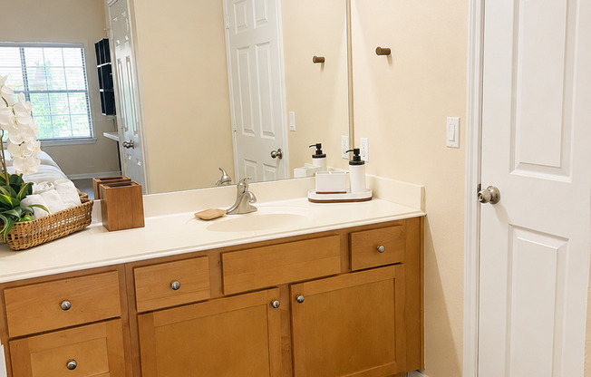 3 beds, 3.5 baths, $2,600, Unit # 804
