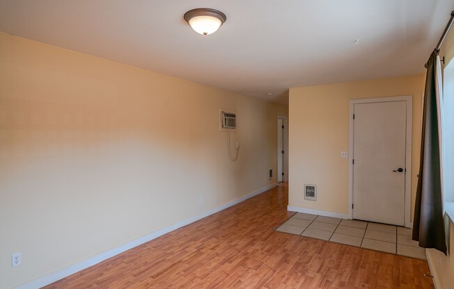 2 beds, 1 bath, $1,595