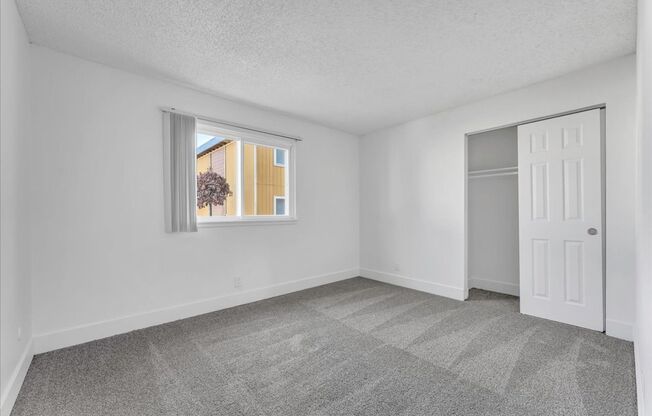2 beds, 1 bath, 860 sqft, $1,645, Unit 40B