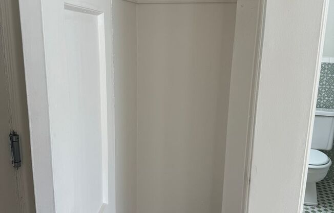 1 bed, 2 baths, 850 sqft, $1,500, Unit 300