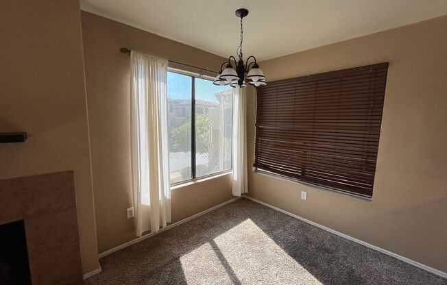 READY TO VIEW NOW! Beautiful 3 Bed 2 Bath Located in Scottsdale