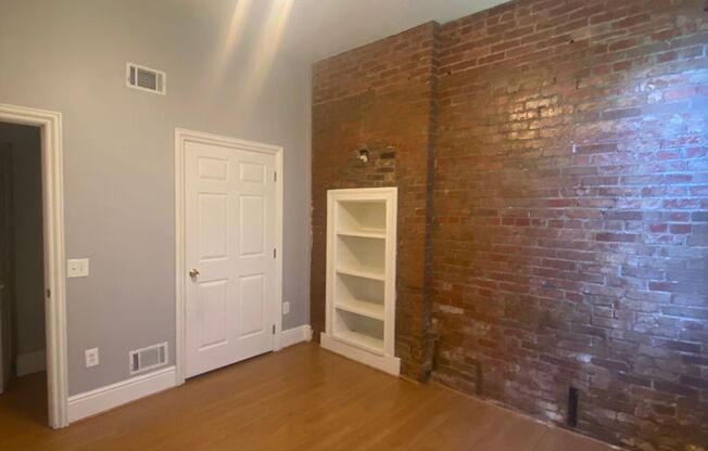 2 beds, 1 bath, 900 sqft, $1,600, Unit #1C - 1403 N. Saint Clair St.