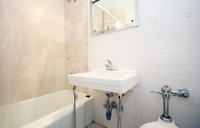 460 E 79 ST