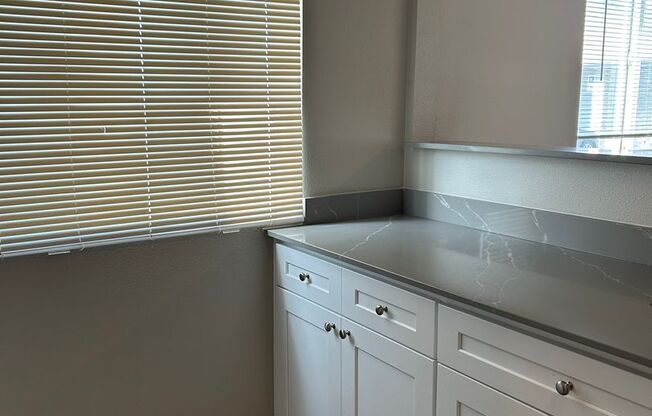 Top Floor, newly renovated 1 BD/ 1 BA!!