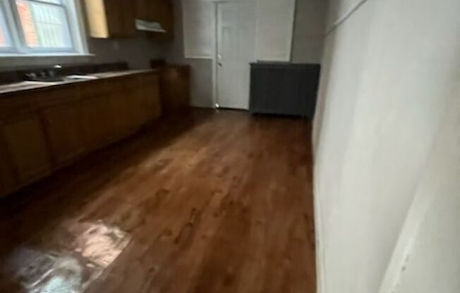 3 beds, 1 bath, $1,250