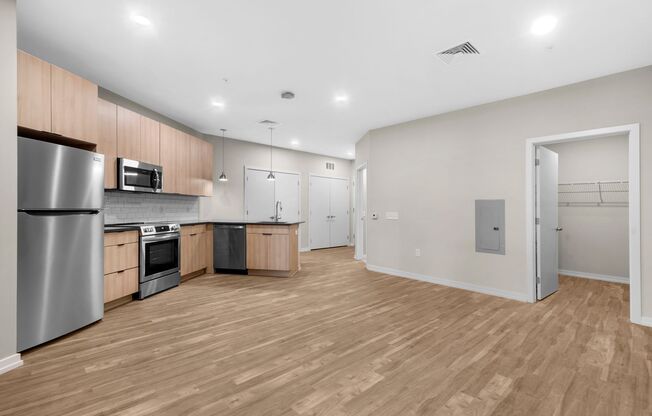 Studio, 1 bath, 548 sqft, $1,950, Unit 624