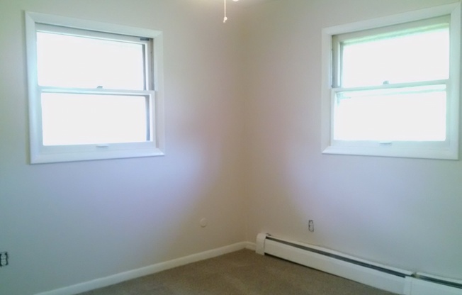 2 beds, 1 bath, $1,350, Unit Unit 3