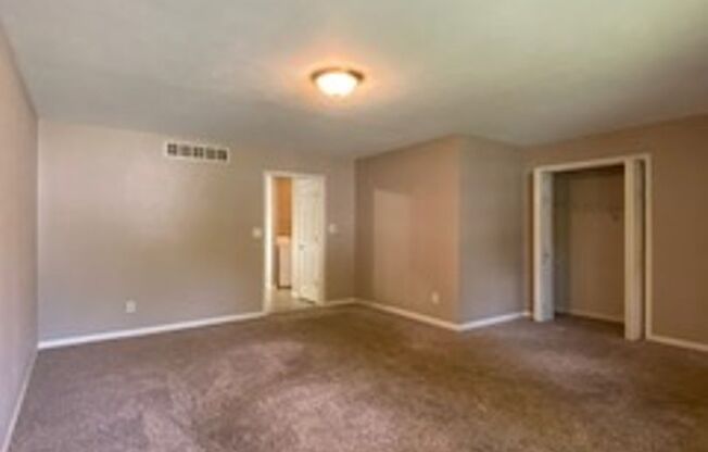 2 Bedroom 1.5 Bath Home Available in Elkhart!