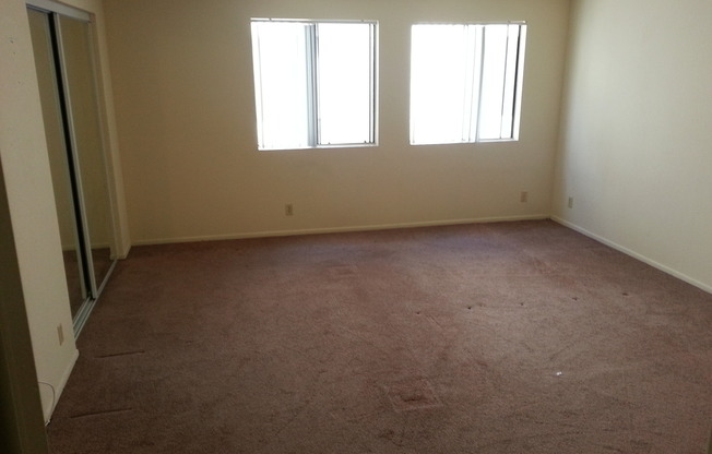 3 beds, 1 bath, 1,300 sqft, $2,700, Unit 210