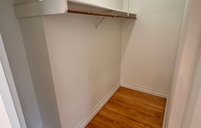 Studio, 1 bath, 400 sqft, $875, Unit 301