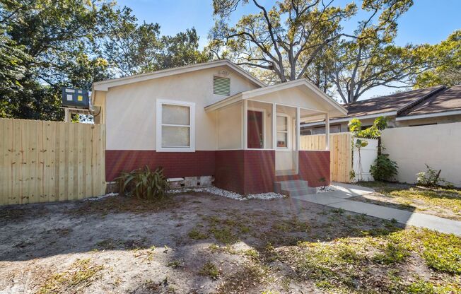 Cute 2bdrm/1bath with large yard & storage *** $1825.00