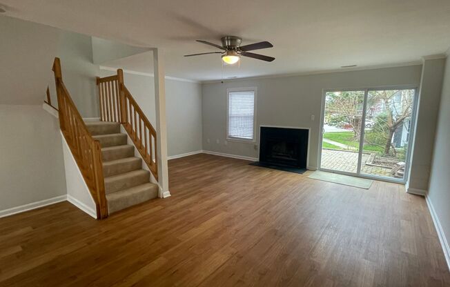 Spacious townhome with new kitchen in Mariner's Landing