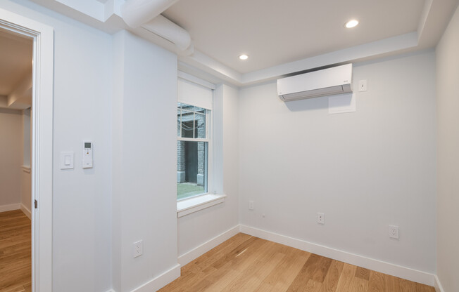 2 beds, 1 bath, 623 sqft, $3,300, Unit 24