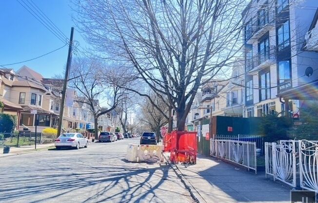 828 E 34 ST