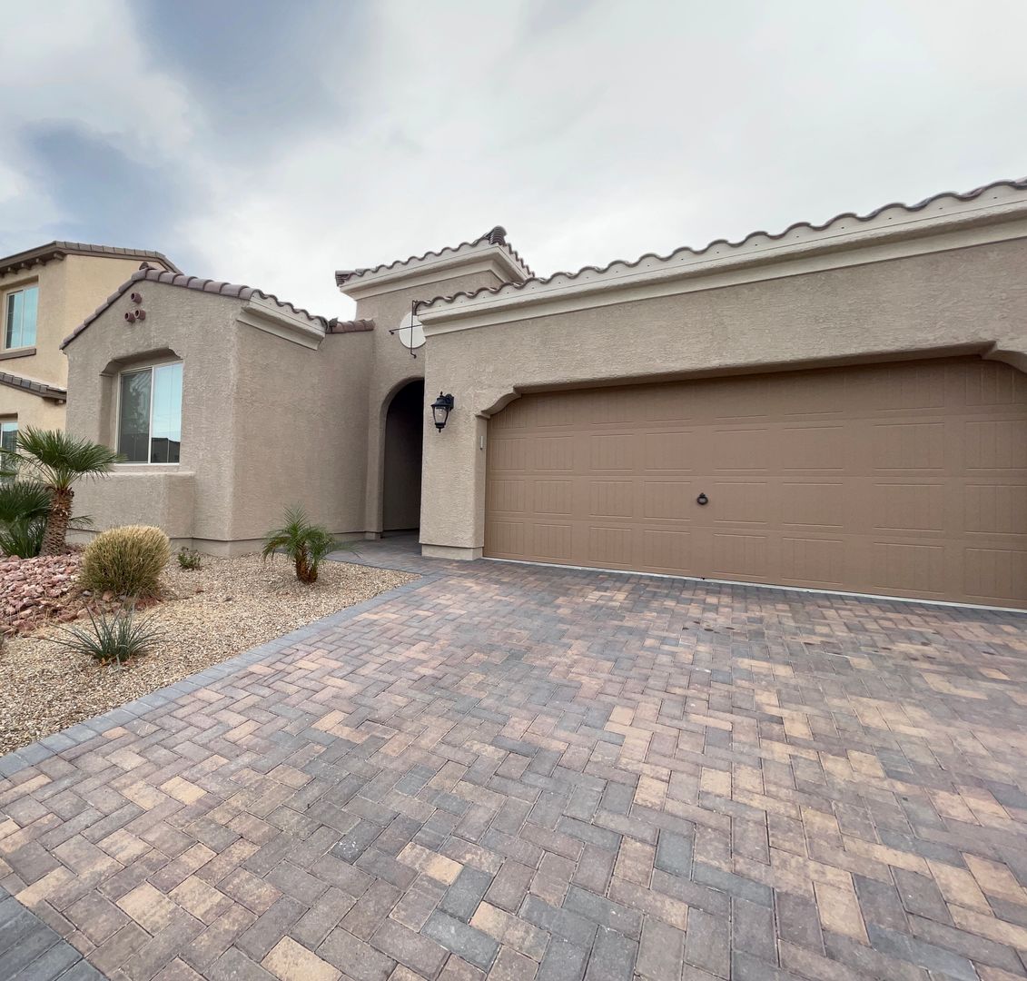 Fully Furnished Designer Home in Guard-Gated Rhodes Ranch – Short-Term Luxury Rental