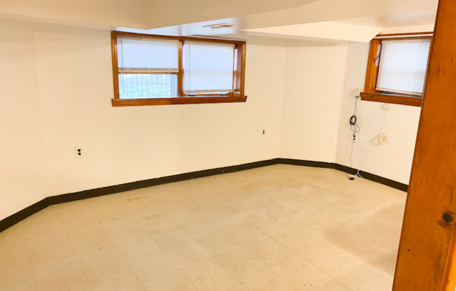 3934 N CHRISTIANA AVE