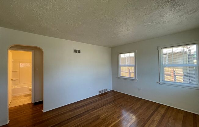 2 beds, 1 bath, $1,395