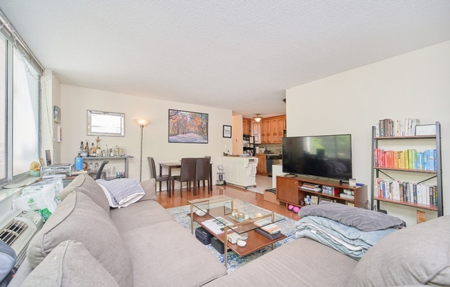 353 E 72 ST