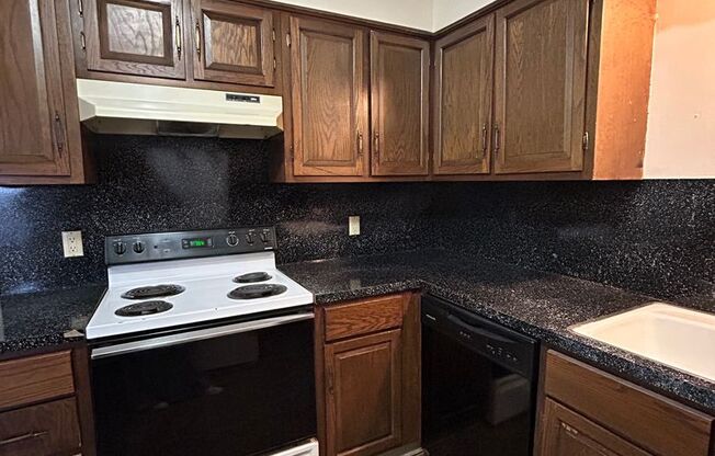 2 beds, 2 baths, 1,200 sqft, $940, Unit #12