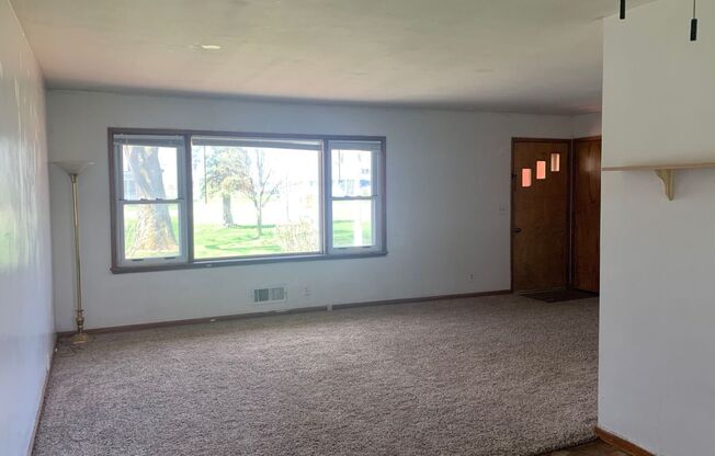 3 beds, 1 bath, $1,650