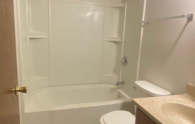 2 beds, 1.5 baths, 963 sqft, $1,299, Unit 5166 D05