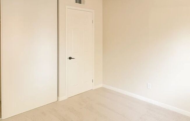 2 beds, 2 baths, 946 sqft, $1,950, Unit 102