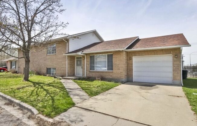 3 Bedroom / 2 Bath Home in Bountiful!