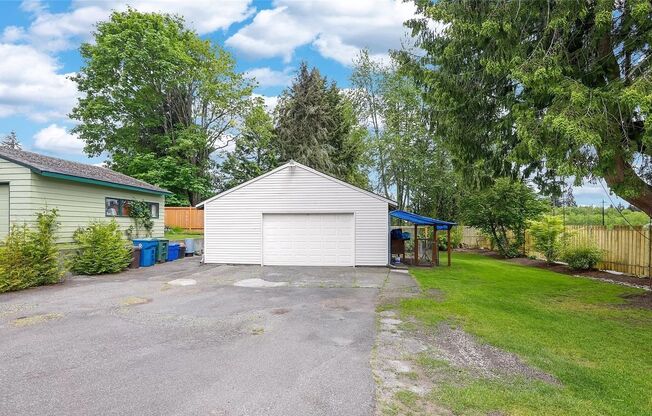 LOW RENT!Beautiful 4Bed2Bath House!PRIME heart of Lynnwood!Convenient Location!