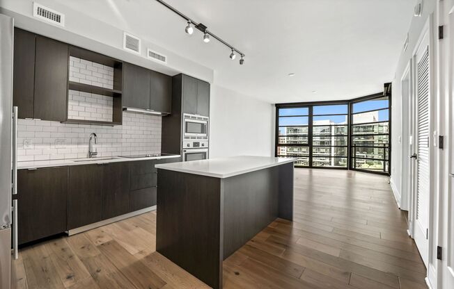 6 Minute Walk to the Metro! 25 Minute Walk from the Capitol!  // 1 Bedroom 1  Bathroom Condo // Navy Yard//Amenity Rich!