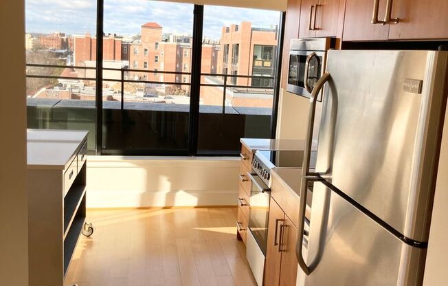 1 bed, 1 bath, $3,300, Unit 710