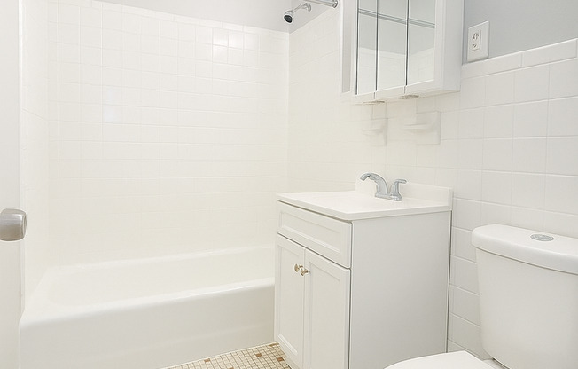 2 beds, 2 baths, 1,272 sqft, $2,450, Unit 4D
