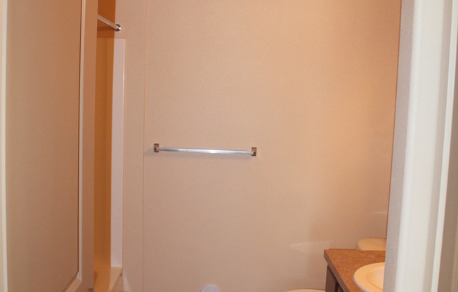 3 beds, 2 baths, 1,197 sqft, $1,695, Unit Unit # 208