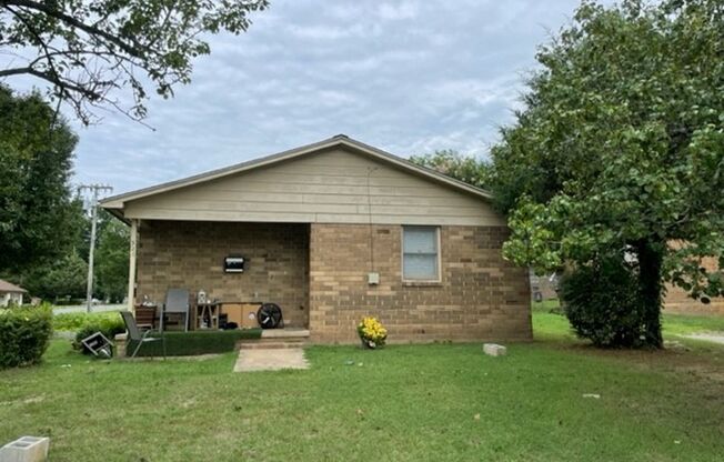 3 bedroom 1 bathroom house available now!