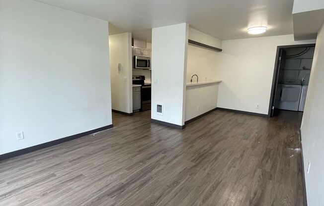 2 beds, 2 baths, $2,295, Unit 309