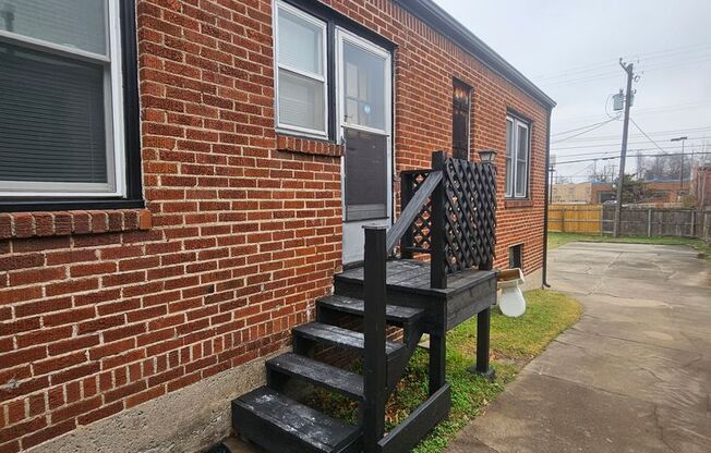 2 beds, 1 bath, 1,200 sqft, $1,250, Unit 1115 S Gary Pl
