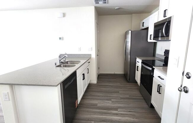 Modern 3-Bedroom, 3-Bathroom Home with Smart Features in Las Vegas