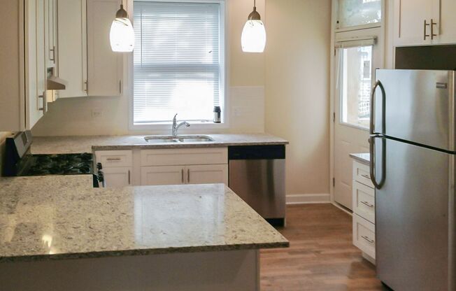 3 beds, 1 bath, 1,240 sqft, $3,550, Unit 1819L-2