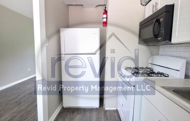 2 beds, 1 bath, 752 sqft, $995, Unit 1300-7
