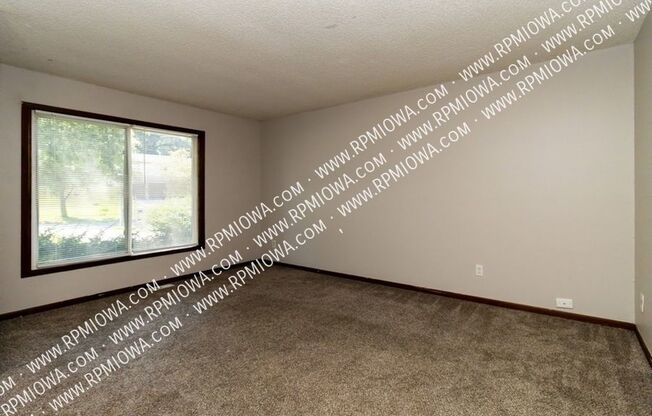 904 E HACKLEY