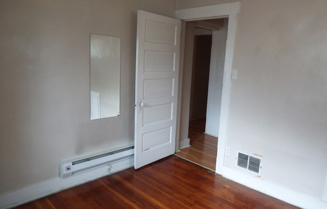 1 bed, 1 bath, $1,000, Unit 3