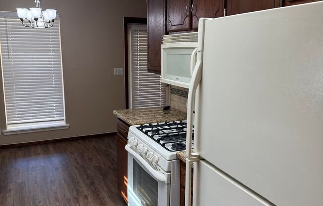 3 beds, 2 baths, $1,300