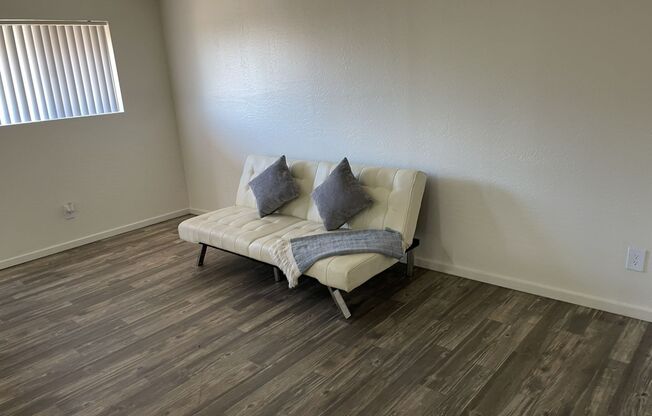 1 bed, 1 bath, 600 sqft, $1,049, Unit 242